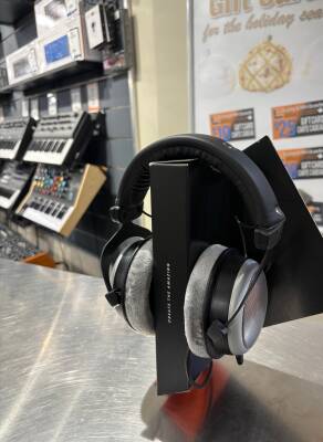 Store Special Product - Beyerdynamic - DT880 PRO-250